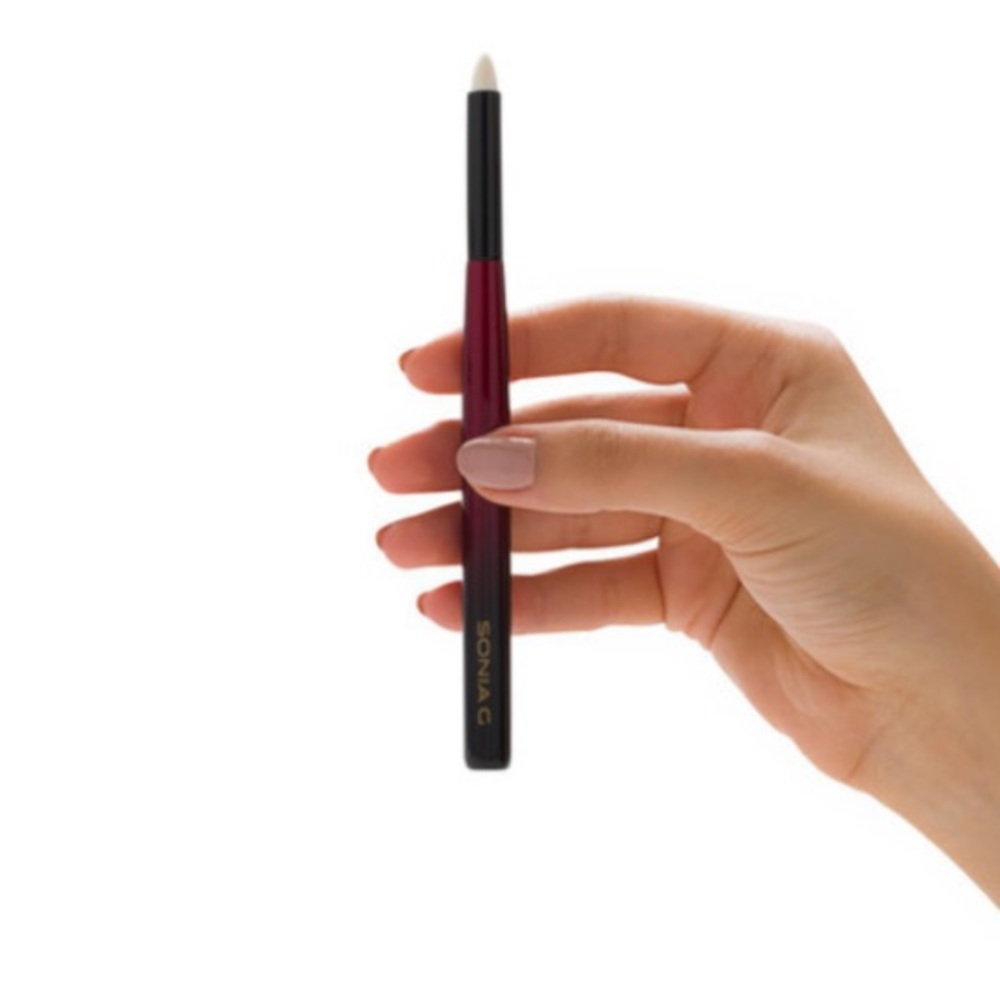 Sonia G pencil one brush.
